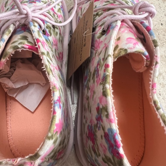 BEARPAW Skye Youth Multiple Floral Colors Chukka Bootie Soft Canvas Size 5 - Picture 6 of 8